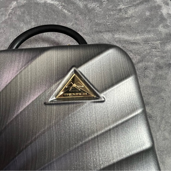 Triforce Metallic Gray Hardshell Cosmetic Case with Top Handle, no strap - Picture 2 of 11